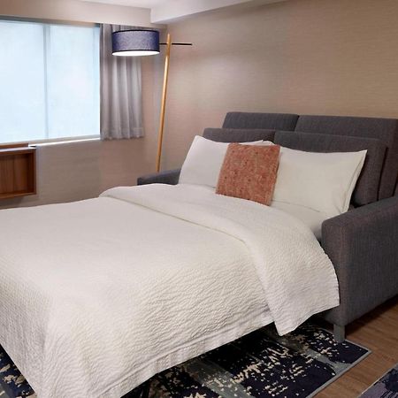 Fairfield Inn By Marriott Montreal Downtown Exterior photo