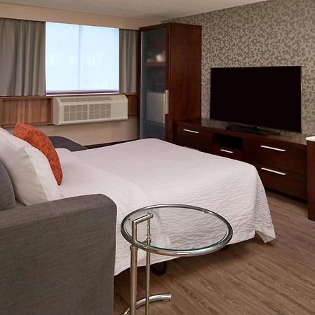 Fairfield Inn By Marriott Montreal Downtown Exterior photo