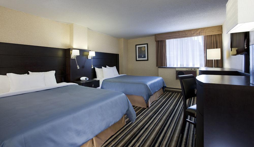Fairfield Inn By Marriott Montreal Downtown Exterior photo