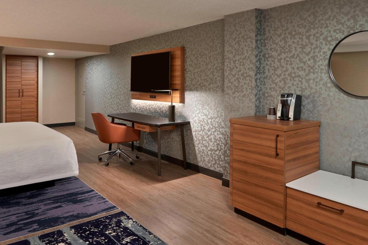 Fairfield Inn By Marriott Montreal Downtown Exterior photo
