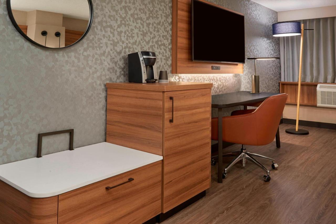 Fairfield Inn By Marriott Montreal Downtown Exterior photo