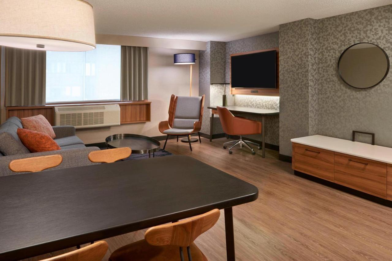 Fairfield Inn By Marriott Montreal Downtown Exterior photo