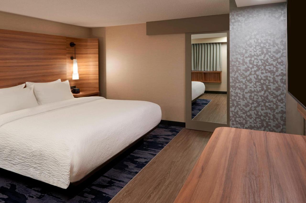 Fairfield Inn By Marriott Montreal Downtown Exterior photo