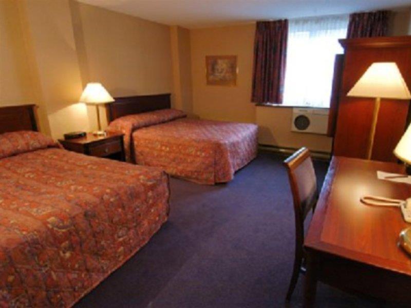 Fairfield Inn By Marriott Montreal Downtown Exterior photo