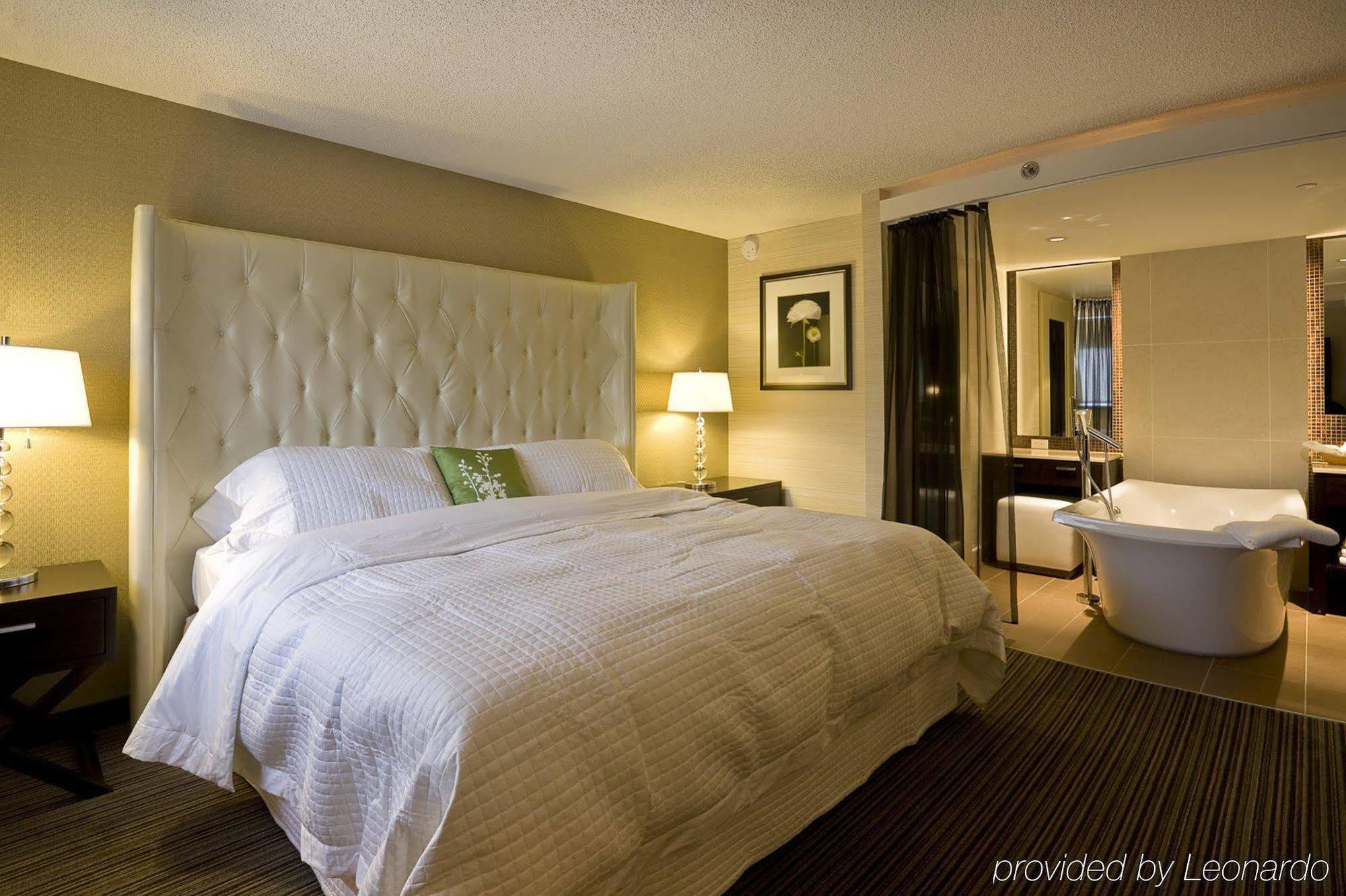 Fairfield Inn By Marriott Montreal Downtown Room photo