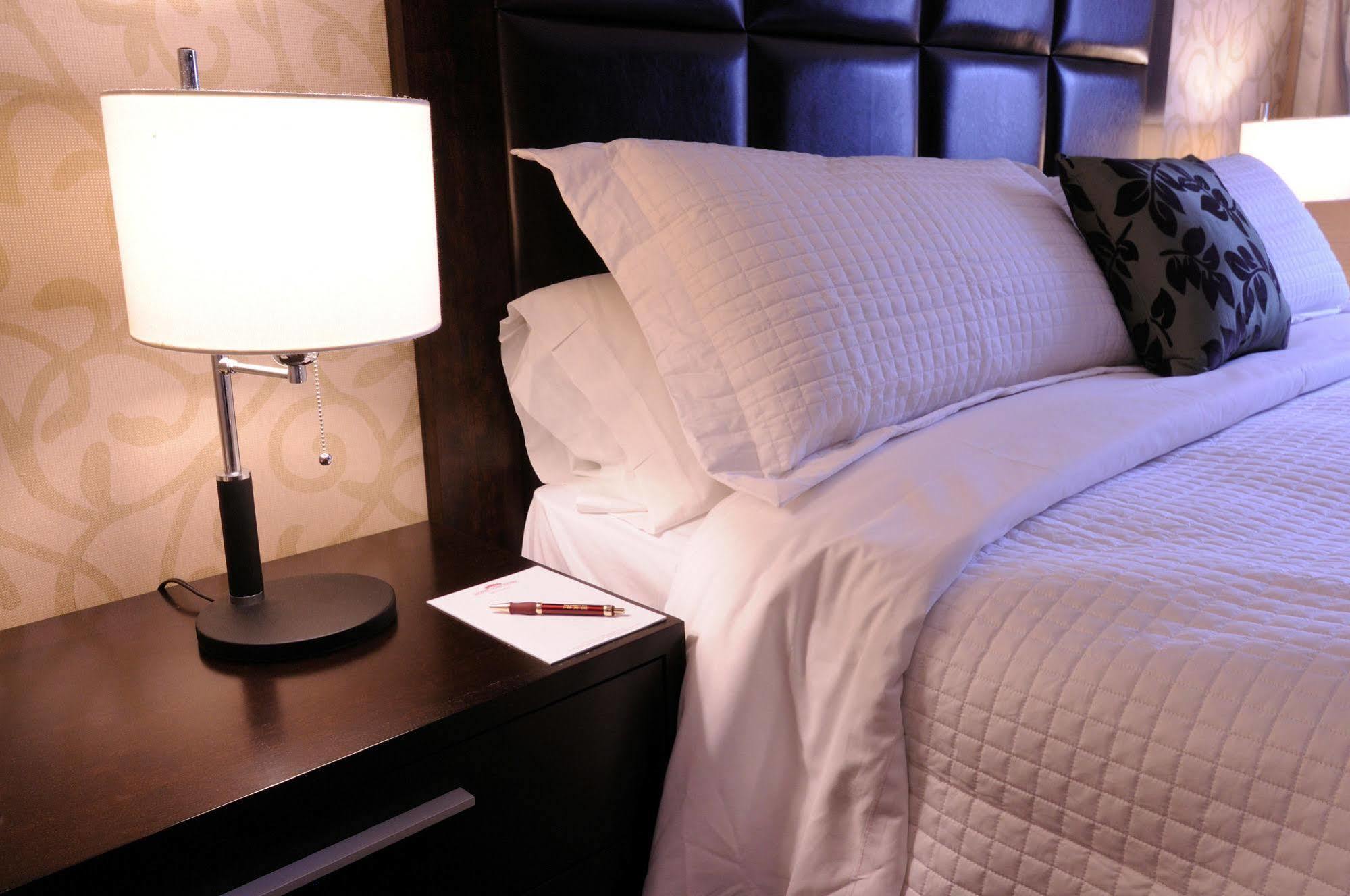 Fairfield Inn By Marriott Montreal Downtown Exterior photo