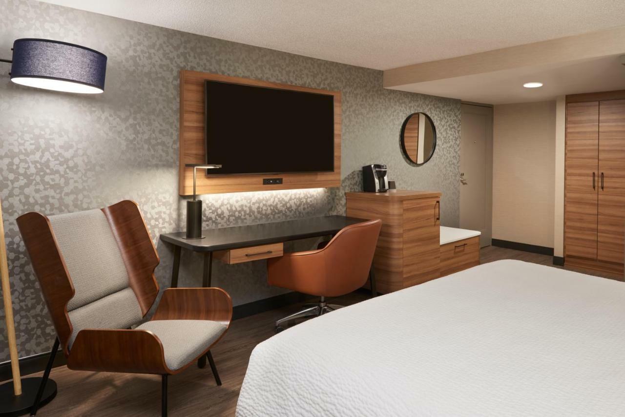 Fairfield Inn By Marriott Montreal Downtown Exterior photo