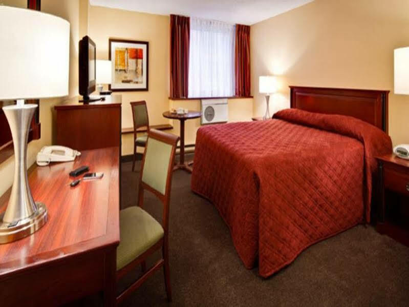 Fairfield Inn By Marriott Montreal Downtown Exterior photo